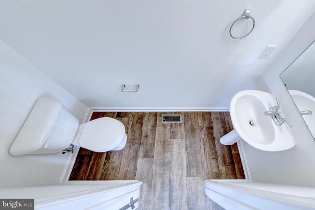 Building Photo - 18 Grace Ave