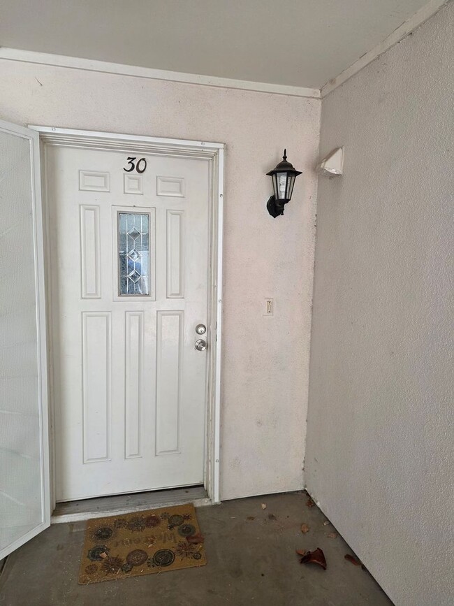 Building Photo - Live ON THE COLORADO RIVER – Fully Furnished 1 Bed/1 Bath Condo in the Gated Community of Roadhav...