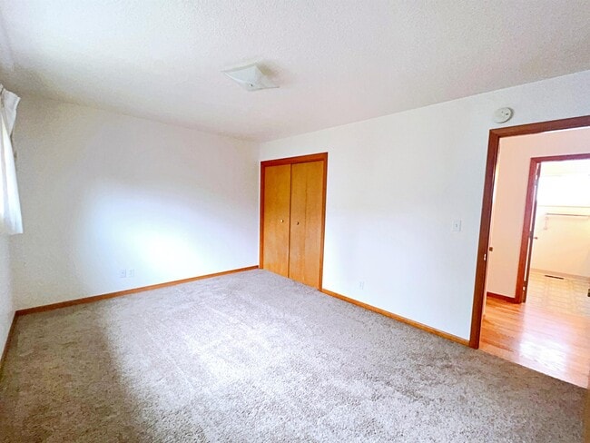 Building Photo - 3385 SE 10th Ave