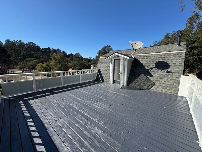 Building Photo - Country Living just minutes from Town