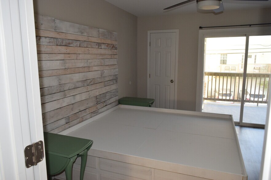 Building Photo - 519 Canal Dr