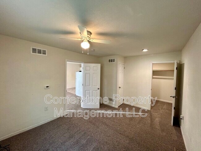 Building Photo - 34040 W 84th St