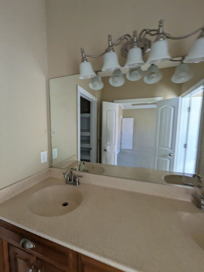 Building Photo - Cute home located in the heart of Valdosta!