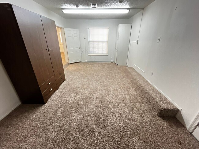 Building Photo - Perfect Rental for Families — Great Location!