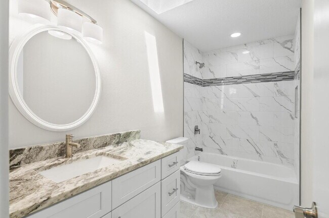 Building Photo - "Chic & Cozy 2-Bed Retreat with Granite Touches in Palm Coast!"