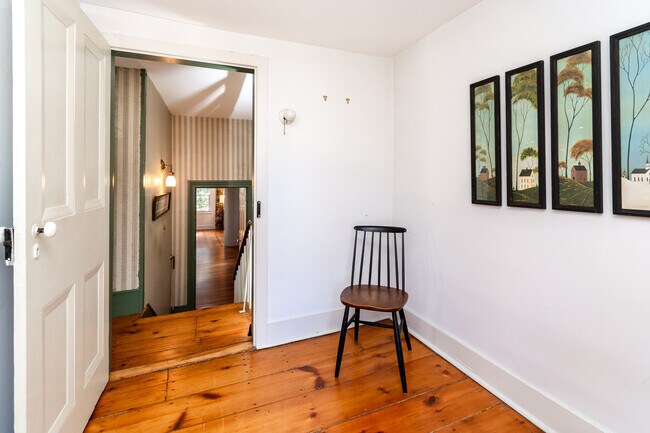 Building Photo - 45 York St