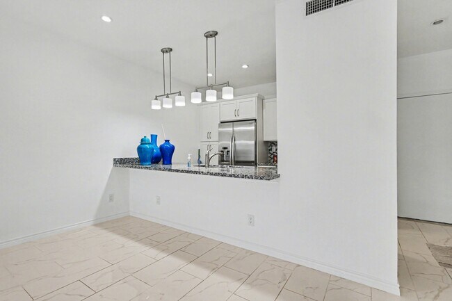 Building Photo - 600 Wilcrest Dr