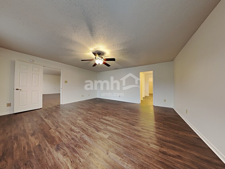 Building Photo - 10286 Butler Dr
