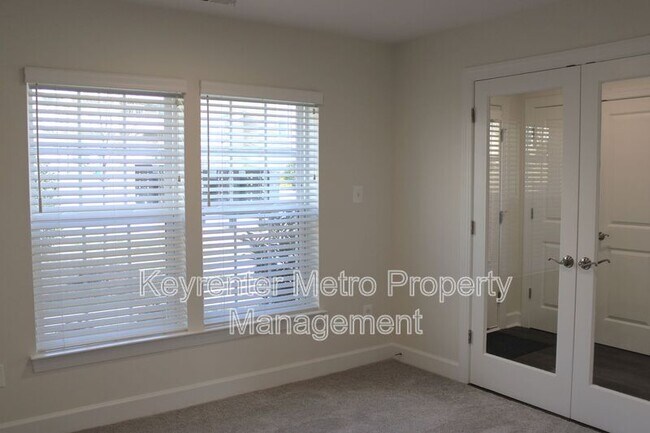 Building Photo - 2736 Pinebrook Rd
