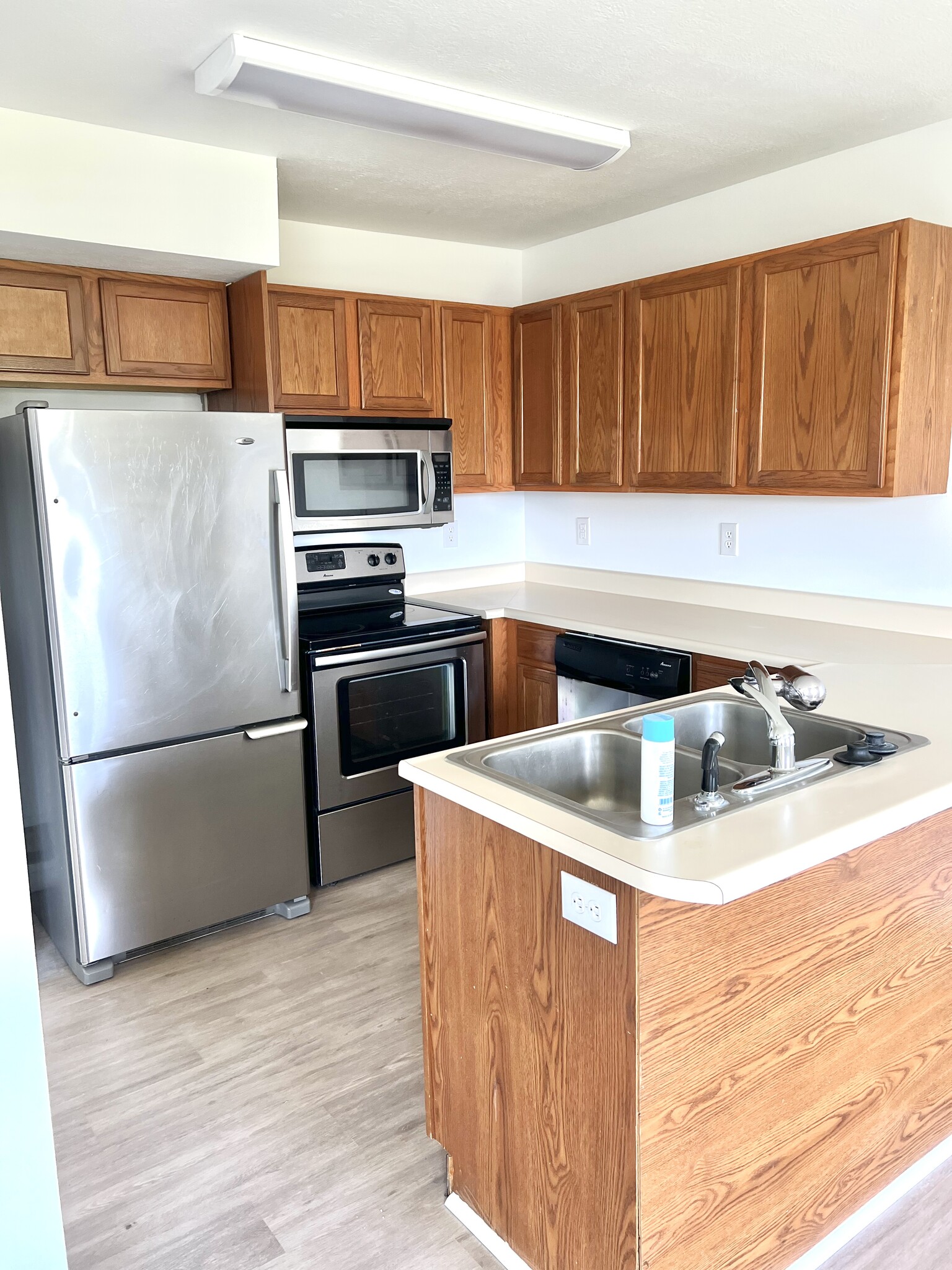 Kitchen with stainless steel appliances - 1921 Acorn Road