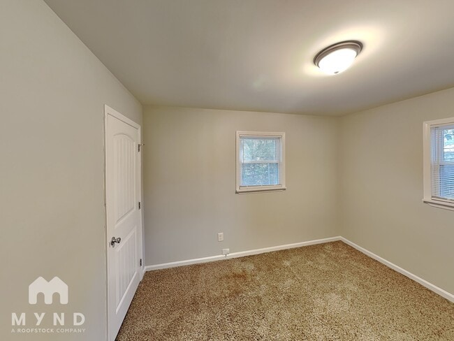 Building Photo - 305 S Spargo St