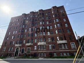 Building Photo - 1 W 28th St