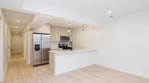 Building Photo - 1336 W Bryn Mawr Ave