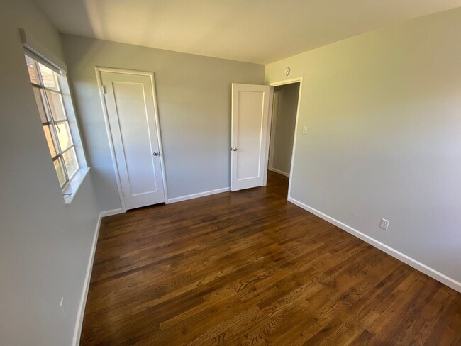 Building Photo - Charming 3 Bedroom Home in Quiet Tree-Line...