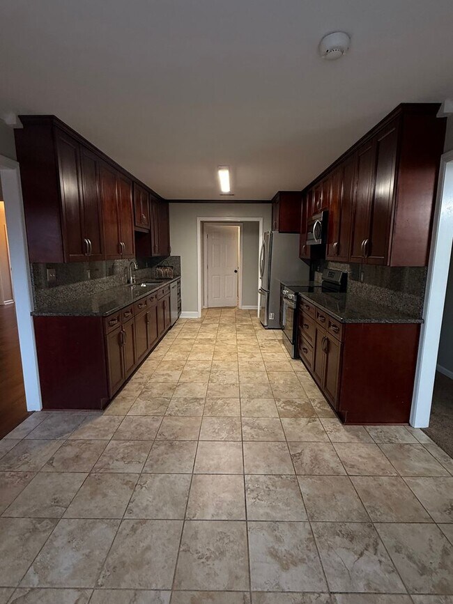 Building Photo - 1500 Cedar Hill Trail