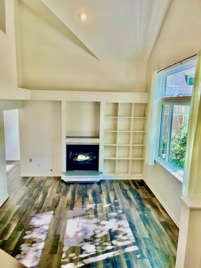 Building Photo - 4949 Tesla Cir