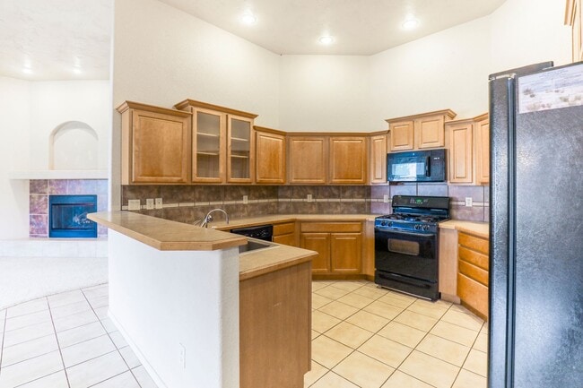 Building Photo - 3 Bedroom 2 Bathroom plus Office