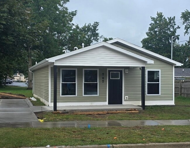 Primary Photo - 707 Homewild Ave
