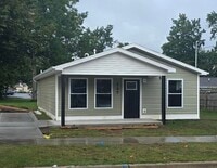 Building Photo - 707 Homewild Ave