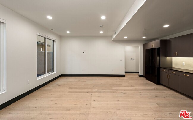 Building Photo - 118 Orlando Ave