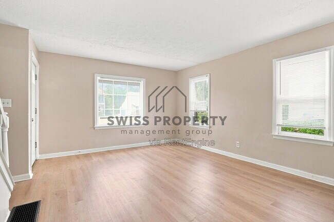Building Photo - 1590 Vendome Dr S