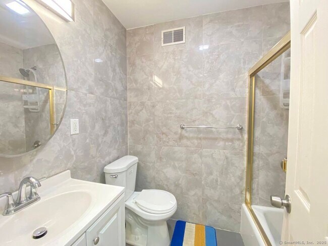 Building Photo - 28 Grove Pl