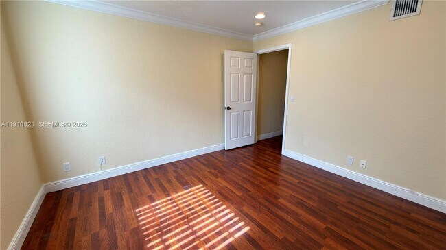 Building Photo - 3887 Tree Top Dr