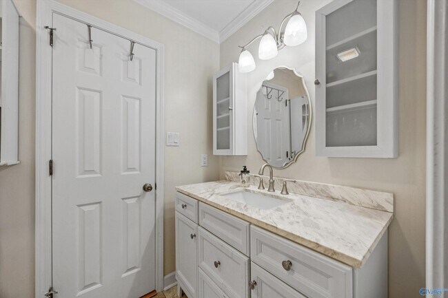 Building Photo - 2134 Greenwood Pl SW