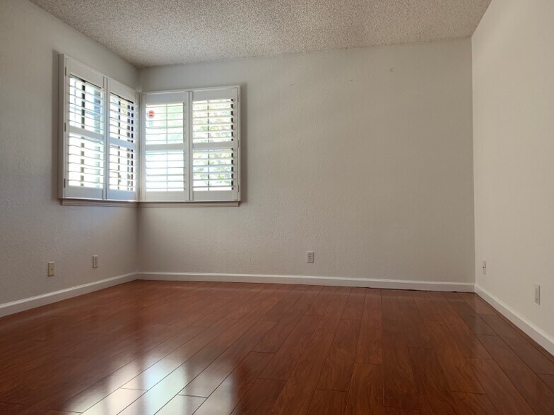 Building Photo - 3932 Harlequin Terrace