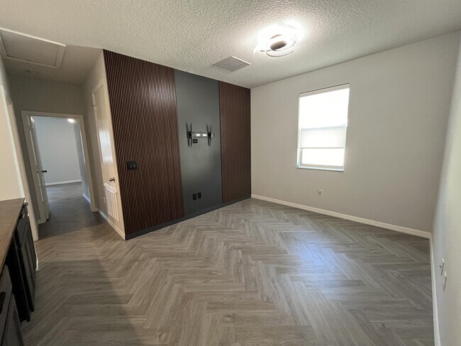 Building Photo - 2581 Econ Landing Blvd