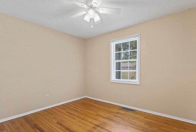 Building Photo - Northwoods Cutie!