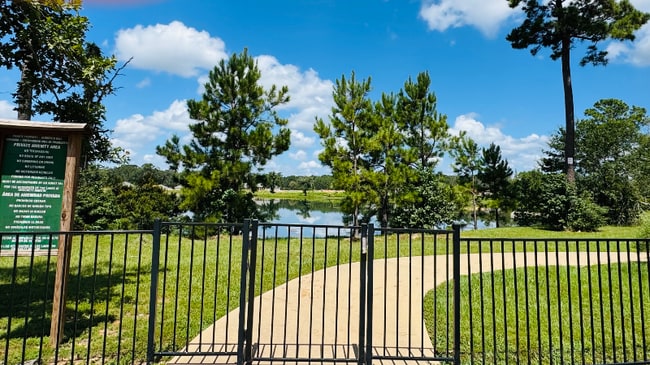 Building Photo - 472 Shoreview Dr