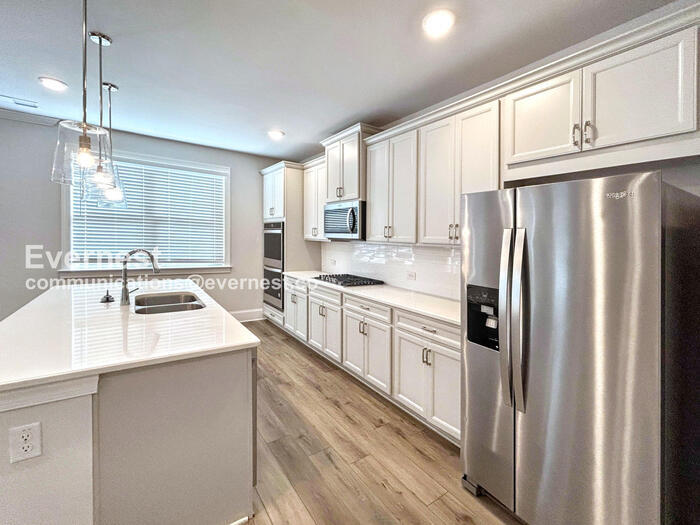 Building Photo - 331 Caledonia Ct