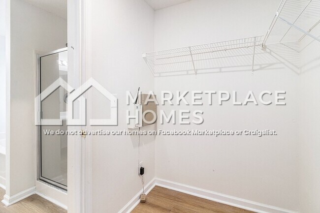 Building Photo - 10143 Deep Creek Dr