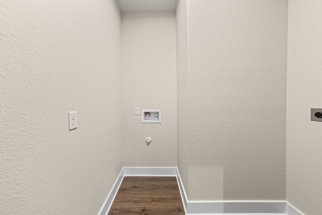 Building Photo - 8110 Bridgepointe Dr