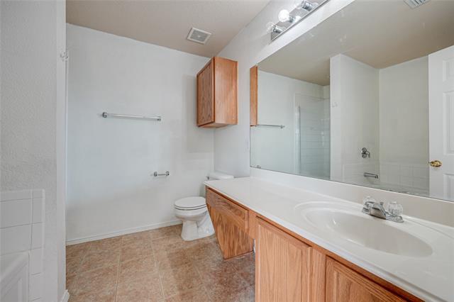 Building Photo - 2100 Pine Knoll Way