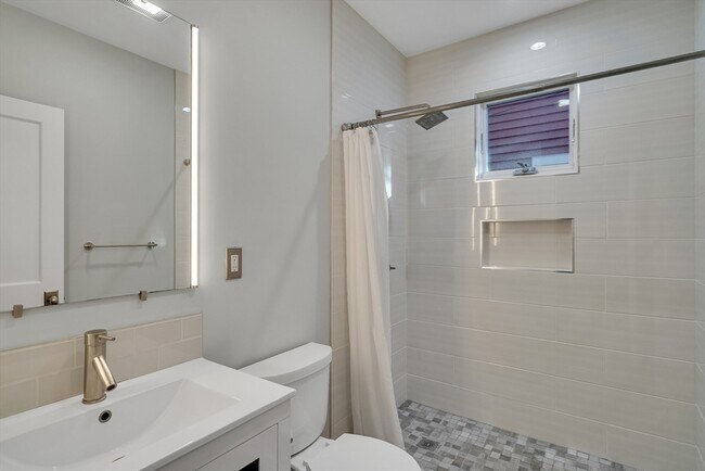 Building Photo - 16 Traymore St