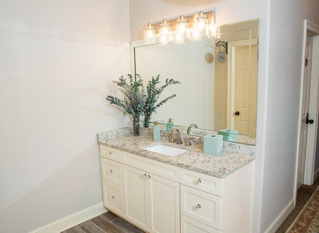 Building Photo - 10060 Avent Ridge Cove