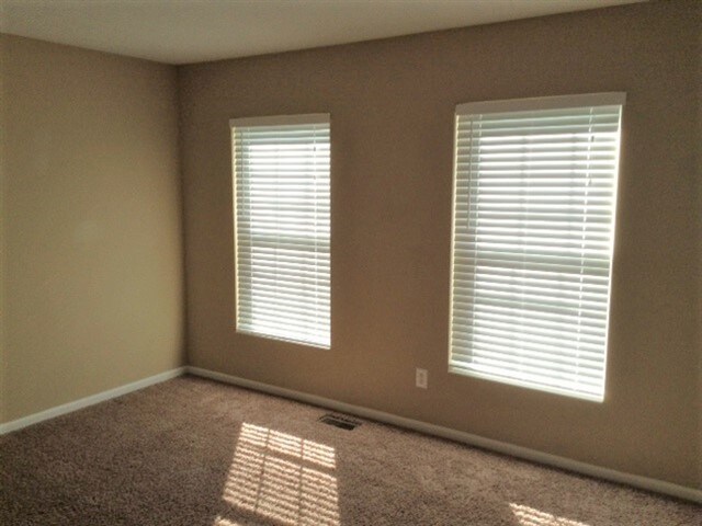 Building Photo - 725 Kent Cir