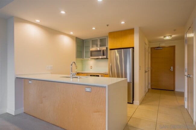 Building Photo - Beautiful 1Br/1Ba Downtown San Diego Condo In High-rise! Water Included! With Parking, Gym, Pool,...