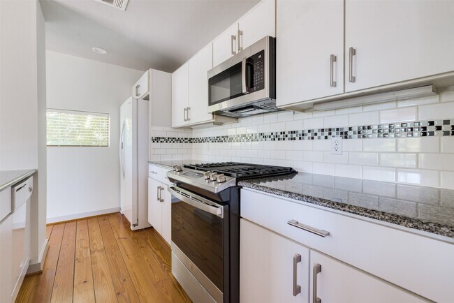 Building Photo - 2605 Calumet St