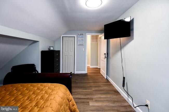 Building Photo - 3802 Cedar Dr