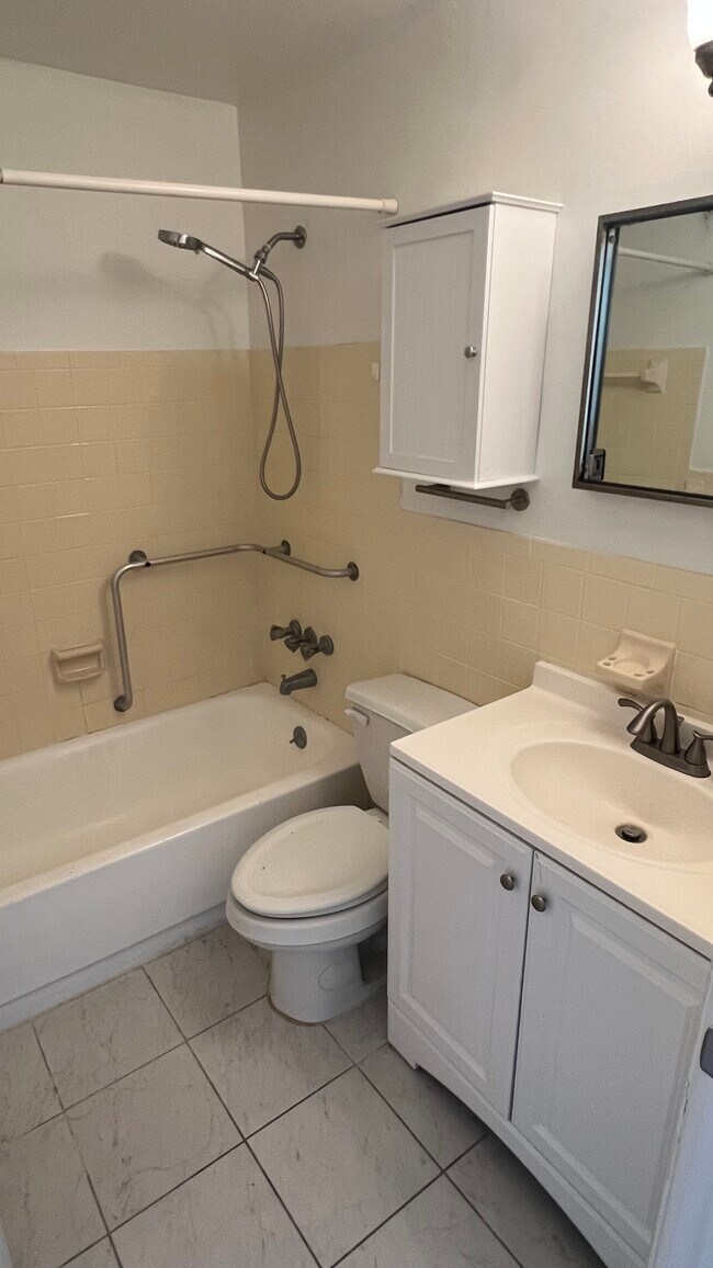 Building Photo - 2462 Brazilia Dr