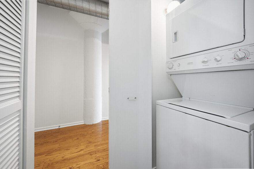 Building Photo - 1524 S Sangamon St