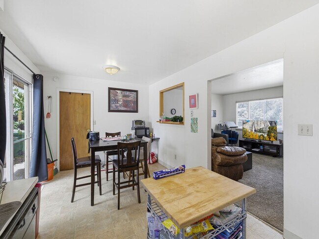 Building Photo - Prime Old Town Access | 3 Bed Home Near City Park + Downtown