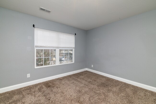 Building Photo - 924 Warrior Hill Dr