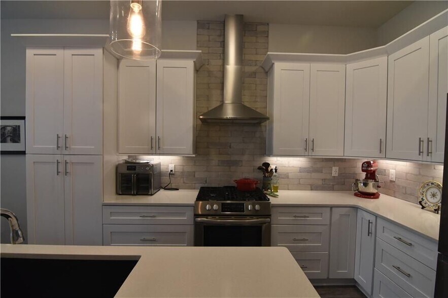 Building Photo - 137 Pearl St