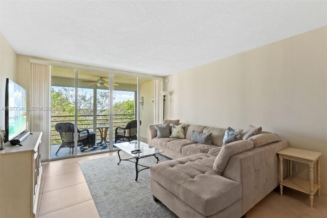 Building Photo - 9480 Poinciana Pl