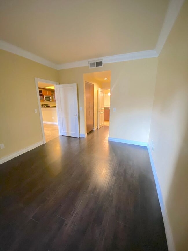 Building Photo - Discover Your New Home! Spacious 1-Bedroom Condo Near the Las Vegas Strip