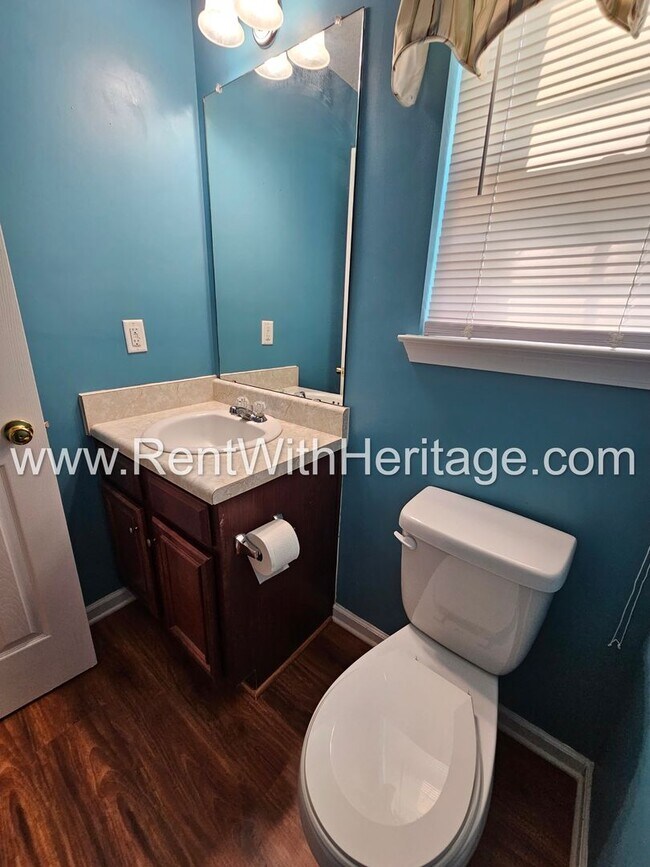 Building Photo - WOW!!! GORGEOUS HOME IN POPULAR CREEKSIDE SUBDIVSION / SWIM / TENNIS / UPGRADES GALLORE